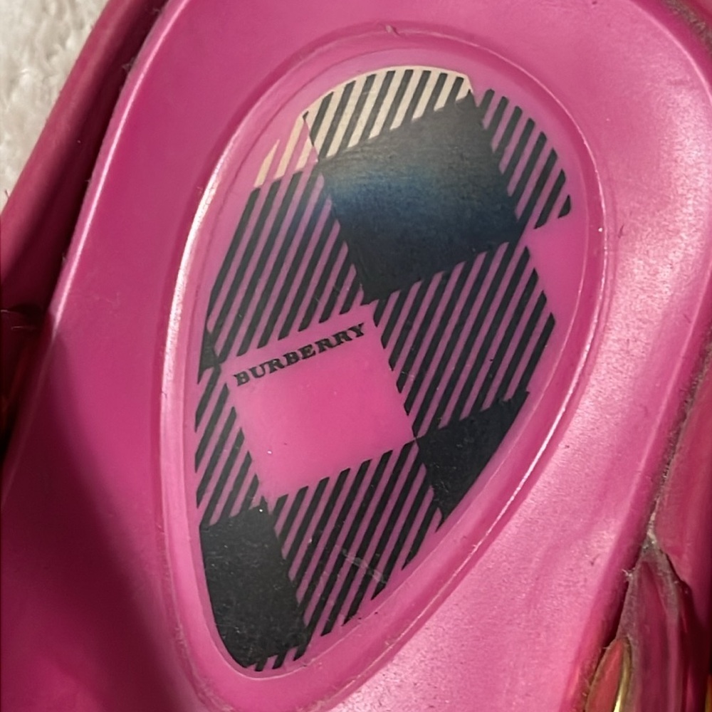 Burberry Pink Plaid Jelly Thong Sandals - Picture 9 of 10